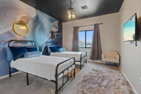 King Size Suite Modern home sleeps 8 Pool Access